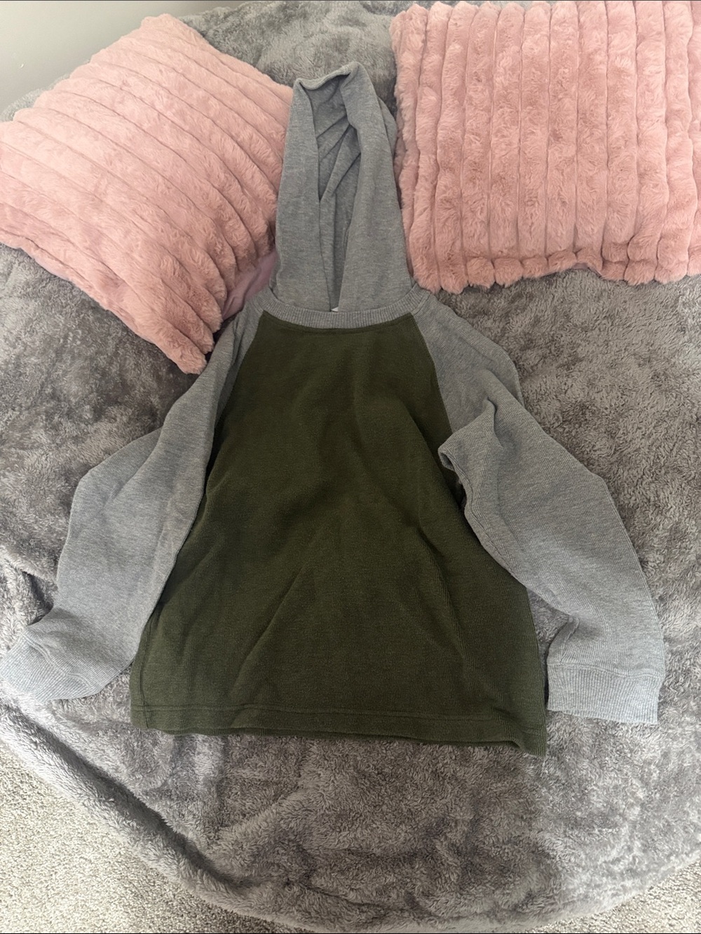 Old Navy Olive Green & Gray Hooded Pullover Sweater
Boys L